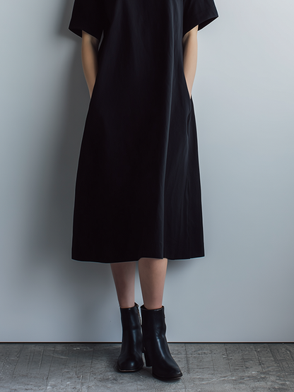 Women's Casual Minimalist Black Poly-Cotton Midi Dress ¡ª Short Sleeve, Crew Neck, Cutout Design MDZ2787D4ZJW