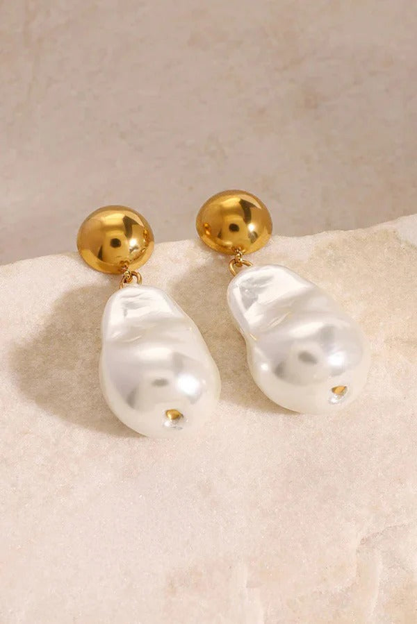 Elegant and Luxurious Pearl Earrings
