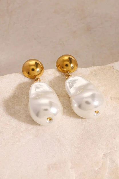 Elegant and Luxurious Pearl Earrings