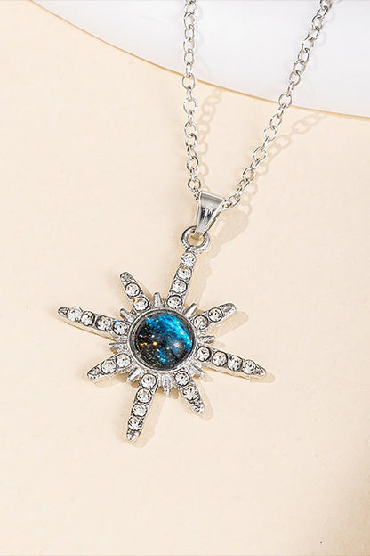 Fashionable Rhinestone Decor Geometric Star Pendant Alloy Necklace